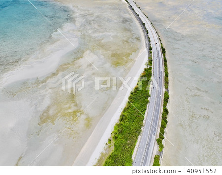【晴空萬裡,美景如畫】沖繩海中公路無人機空拍(湛藍的天空和碧綠的大海) 【晴空萬裡,美景如畫】沖繩海中公路無人機空拍(湛藍的天空和碧綠的大海) 140951552