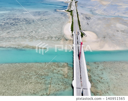 【晴空萬裡,美景如畫】沖繩海中公路無人機空拍(湛藍的天空和碧綠的大海) 【晴空萬裡,美景如畫】沖繩海中公路無人機空拍(湛藍的天空和碧綠的大海) 140951565