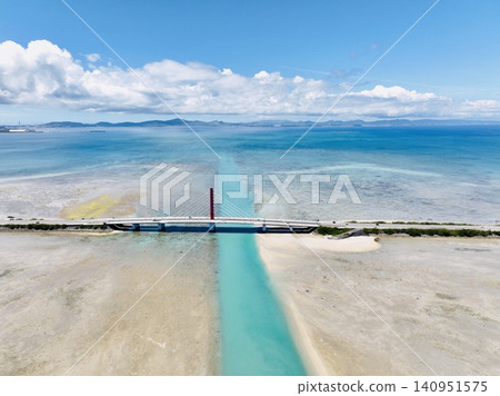 【晴空萬裡,美景如畫】沖繩海中公路無人機空拍(湛藍的天空和碧綠的大海) 【晴空萬裡,美景如畫】沖繩海中公路無人機空拍(湛藍的天空和碧綠的大海) 140951575