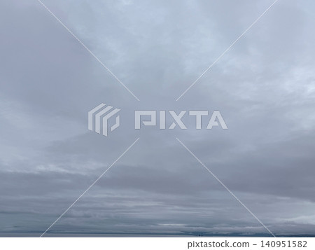 A cloudy sky and horizon enveloped in silence. 140951582