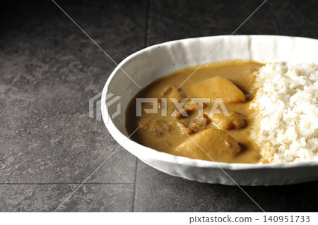 Barley rice and Massaman curry photographed separately. Barley rice and Massaman curry photographed separately. 140951733