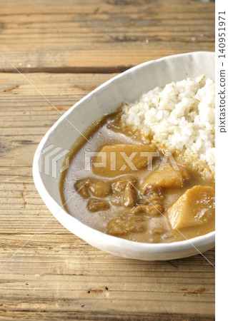 大麥飯和瑪莎曼咖哩分別拍攝。 大麥飯和瑪莎曼咖哩分別拍攝。 140951971
