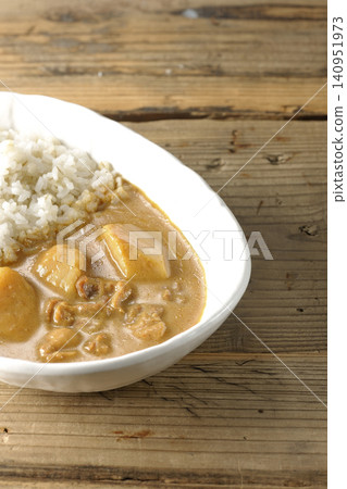 大麥飯和瑪莎曼咖哩分別拍攝。 大麥飯和瑪莎曼咖哩分別拍攝。 140951973
