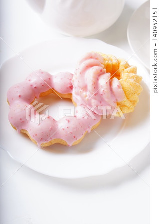 Delicious donuts Delicious donuts 140952151