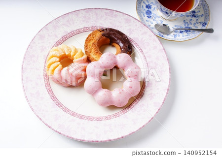美味的甜甜圈 美味的甜甜圈 140952154