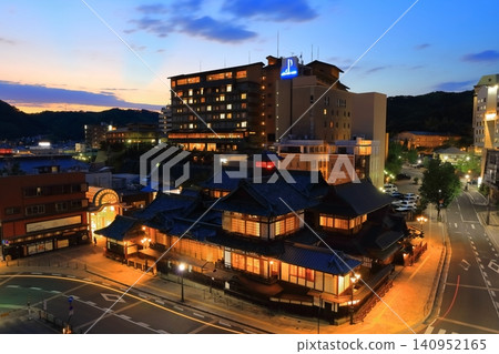 【愛媛郡】道後溫泉本館翻新後的夜景 140952165
