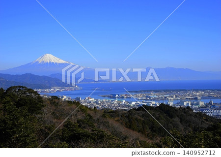 從日本平夢露台眺望富士山和清水市，1月，靜岡84：富士山和清水市，日本平夢露台觀景台 140952712
