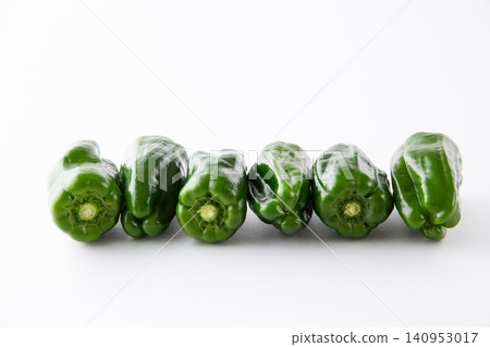 Fresh bell peppers lined up in a row Fresh bell peppers lined up in a row 140953017
