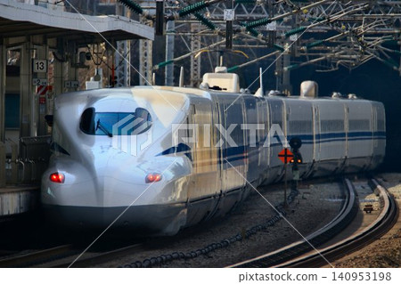 日本的交通要道! ! N700S新幹線從東海道新幹線小田原站出發… 日本的交通要道! ! N700S新幹線從東海道新幹線小田原站出發… 140953198