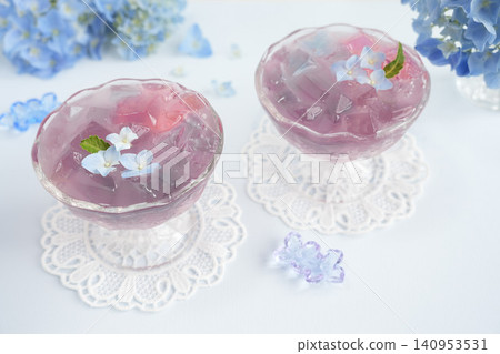 色彩繽紛的繡球花果凍 色彩繽紛的繡球花果凍 140953531