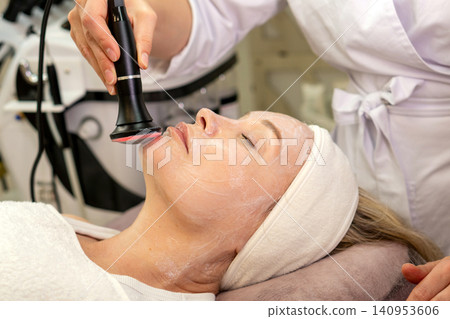Radio Frequency Chin Tightening Facial Treatment Radio Frequency Chin Tightening Facial Treatment 140953606