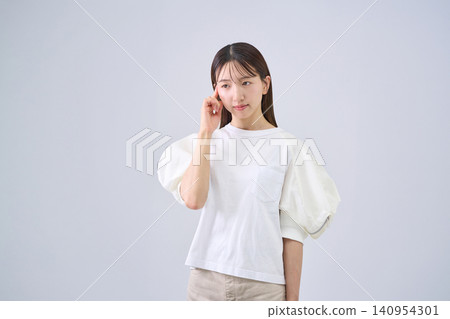 日本女子摀著頭 日本女子摀著頭 140954301