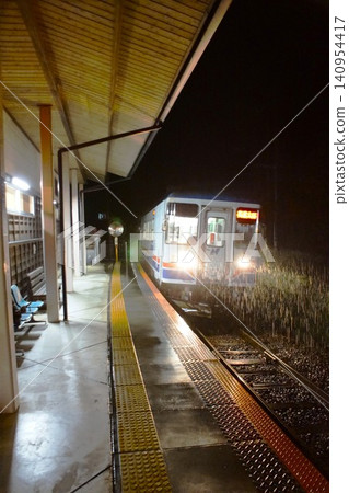 Nighttime scenery of the Nagara River Railway: Minami Kodama Onsen Station (railbus diesel railcar) Nighttime scenery of the Nagara River Railway: Minami Kodama Onsen Station (railbus diesel railcar) 140954417