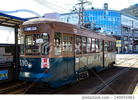 [No dark figures in advertisements, etc.] Hakodate City Tram 500 series No. 530 at Jujigai tram stop. 140955061