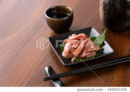 魷魚和鹽漬的清酒和清酒 魷魚和鹽漬的清酒和清酒 140955585