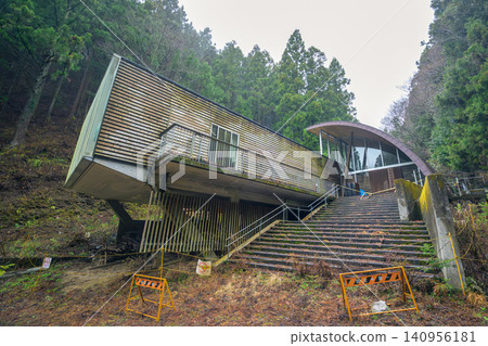 A modern, abandoned building nestled quietly in the mountains: Takao Forest Interaction Center A modern, abandoned building nestled quietly in the mountains: Takao Forest Interaction Center 140956181