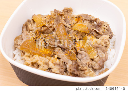 美味的牛肉飯午餐 美味的牛肉飯午餐 140956440