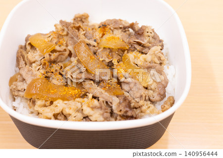 美味的牛肉飯午餐 美味的牛肉飯午餐 140956444