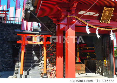 穴森稻荷神社:內殿及稻荷山階梯(東京都大田區羽田市) 穴森稻荷神社:內殿及稻荷山階梯(東京都大田區羽田市) 140956778