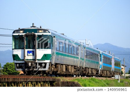 JR四國特快“劍山”(木波185系列) JR四國特快“劍山”(木波185系列) 140956961