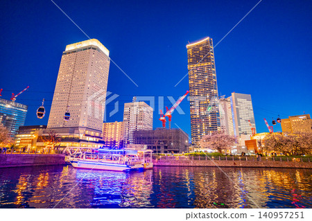 [Kanagawa Prefecture] Cherry blossoms in bloom in Yokohama Minato Mirai - Night view 140957251