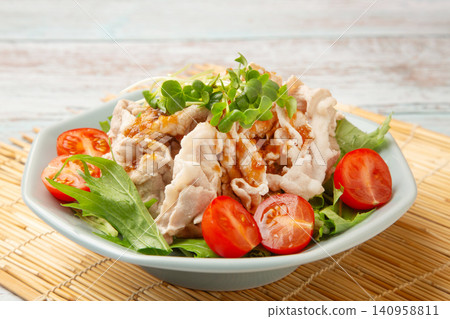Cold shabu salad Cold shabu salad 140958811