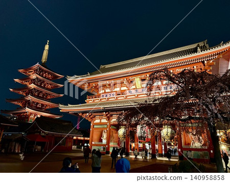 The illuminated five-story pagoda, cherry blossoms at night, and Senso-ji Temple, Spring 2025 The illuminated five-story pagoda, cherry blossoms at night, and Senso-ji Temple, Spring 2025 140958858