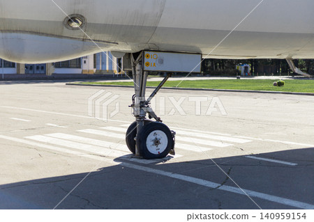 Airplane Nose Landing Gear Close Up on Airport Runway Asphat Airplane Nose Landing Gear Close Up on Airport Runway Asphat 140959154