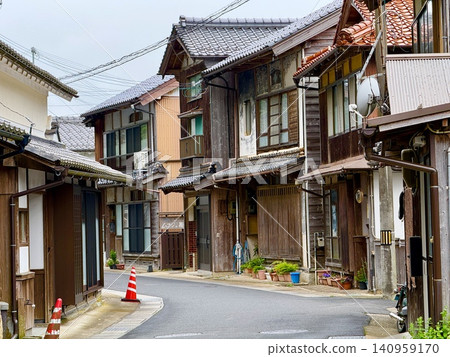 雨天伊根古鎮的船屋,日本的威尼斯 雨天伊根古鎮的船屋,日本的威尼斯 140959170
