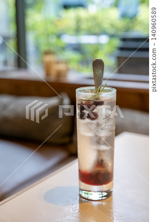 藍莓金酒蘇打水 藍莓金酒蘇打水 140960589