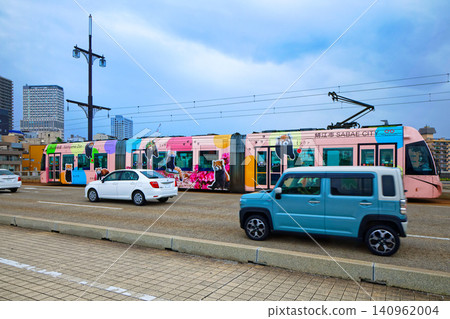 福井鐵道電車駛過幸橋。 福井鐵道電車駛過幸橋。 140962004