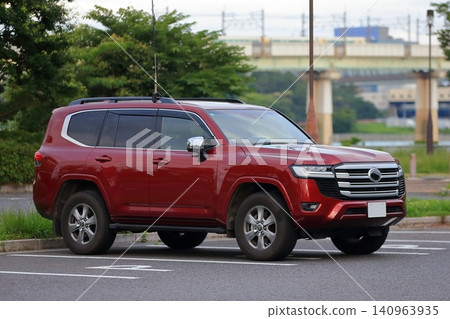 Domestic SUV vehicle image Domestic SUV vehicle image 140963935