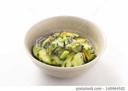 山葵梗、野澤菜海帶醃菜、黃瓜 山葵梗、野澤菜海帶醃菜、黃瓜 140964582
