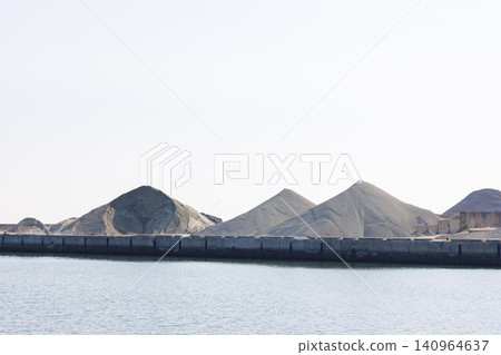高砂港船廠位於加古川河沿岸 高砂港船廠位於加古川河沿岸 140964637