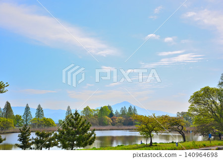 從滋賀縣奧尻舟運動森林眺望伊吹山 從滋賀縣奧尻舟運動森林眺望伊吹山 140964698