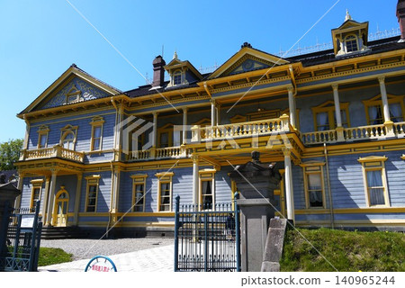 從這座俯瞰函館市的山頂上可以看到函館舊公會堂的黃色建築,這裡是一個非常上鏡的地方。 從這座俯瞰函館市的山頂上可以看到函館舊公會堂的黃色建築,這裡是一個非常上鏡的地方。 140965244