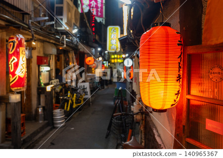 三軒茶屋後巷的復古飲酒區 三軒茶屋後巷的復古飲酒區 140965367