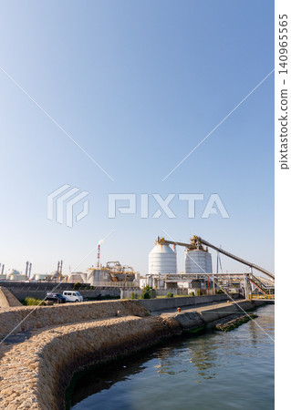 高砂工業區位於加古川河沿岸 高砂工業區位於加古川河沿岸 140965565