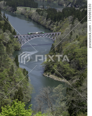 Tadami河橫穿Tadami河第一大橋 Tadami河橫穿Tadami河第一大橋 140965830