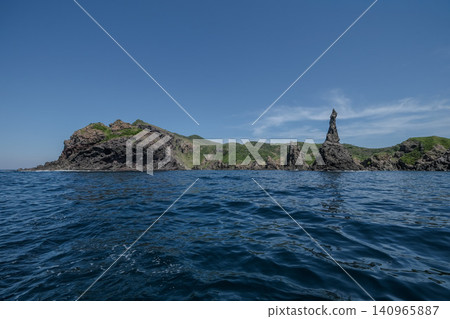 [Nishinoshima] Nishinoshima as seen from a sightseeing boat 140965887