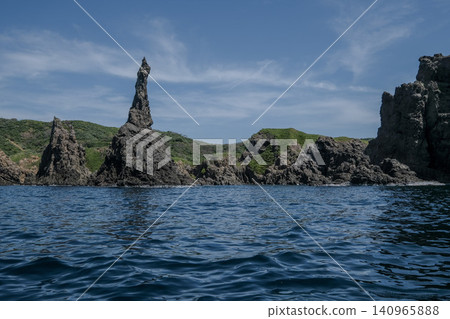 【西之島】從觀光船上看到的西之島 【西之島】從觀光船上看到的西之島 140965888