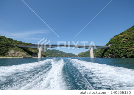 【西之島】從觀光船上看到的西之島 【西之島】從觀光船上看到的西之島 140966320