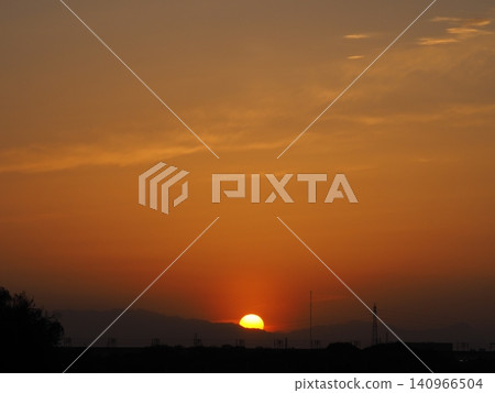 Orange sunset and the setting sun Orange sunset and the setting sun 140966504
