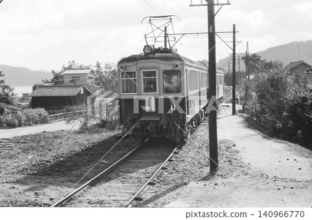 Type 10 train No. 11 that ran on the Takamatsu Kotohira Electric Railway Shido Line Type 10 train No. 11 that ran on the Takamatsu Kotohira Electric Railway Shido Line 140966770