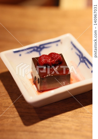 Chocolate Dessert with Raspberry on Ceramic Plate Chocolate Dessert with Raspberry on Ceramic Plate 140967031