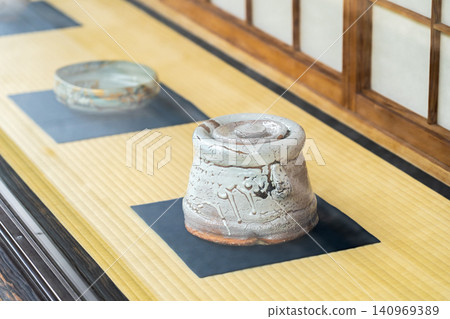 Seishodo Yamashita, a long-established tea ceremony utensil shop on Ogawa Street in Kamigyo Ward, Kyoto City (Ceramic water container on display) Seishodo Yamashita, a long-established tea ceremony utensil shop on Ogawa Street in Kamigyo Ward, Kyoto City (Ceramic water container on display) 140969389