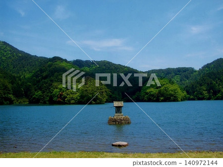 Akamatsu Pond, Oyama Town, with its beautiful lake surface Akamatsu Pond, Oyama Town, with its beautiful lake surface 140972144