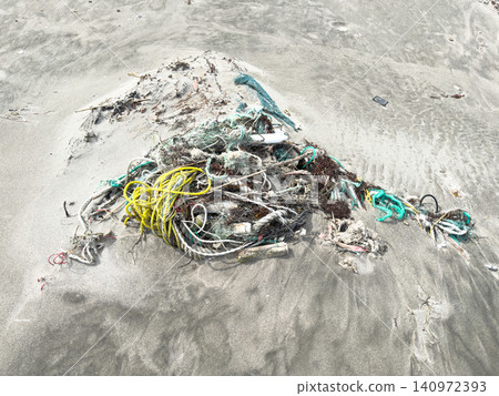 Debris washed ashore: fishing ropes 140972393