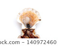 Opened raw scallop 140972460