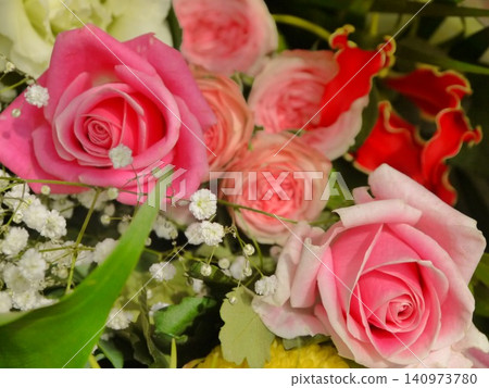 Bouquet of roses 140973780